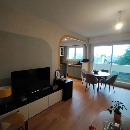 Apartment Centre *